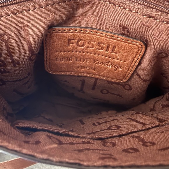 Fossil Leather Purse Crossbody Saddle Bag Brown Messenger Minimalist Key Charm - Picture 8 of 16
